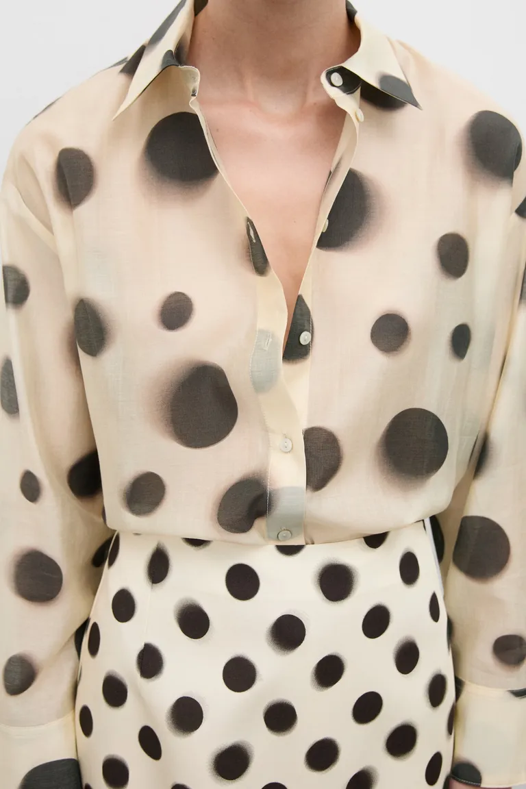Camisa lyocell con lunares de Mango en Camisas para argentina