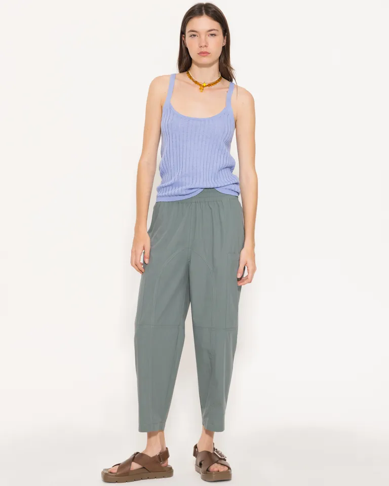 Pantalón de corte amplio con detalles curvos y bolsillos laterales de Jazmin Chebar en Pantalones para argentina