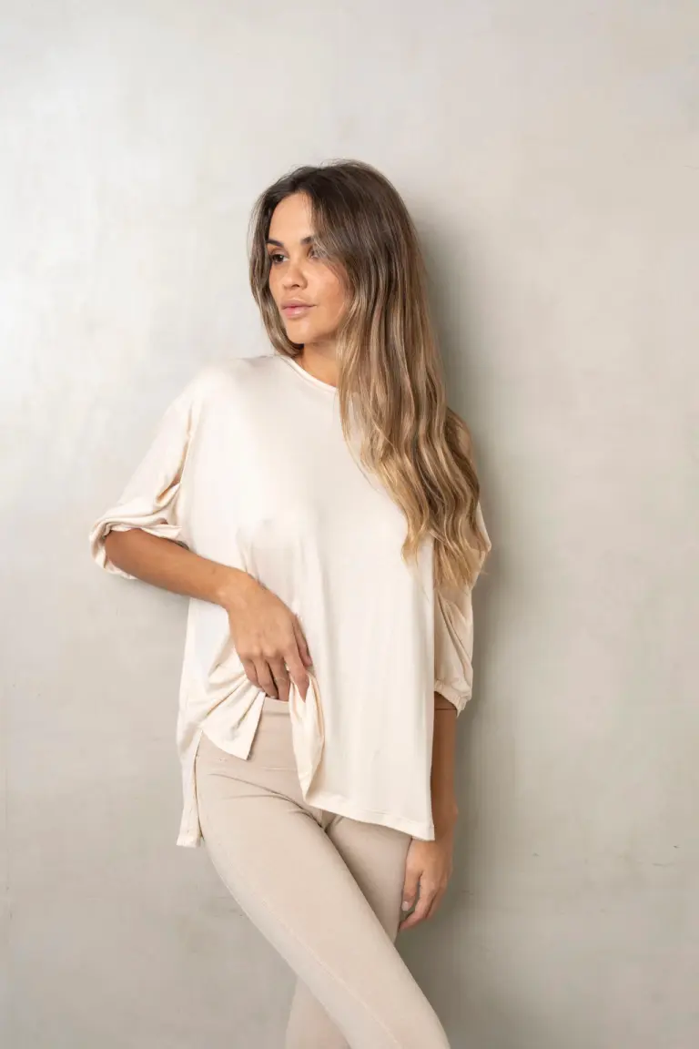 Remera amplia elegante de Belle en Remeras para argentina