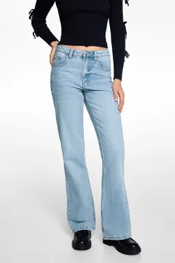 Jeans terminación flare de Mango Teen en Pantalones para argentina