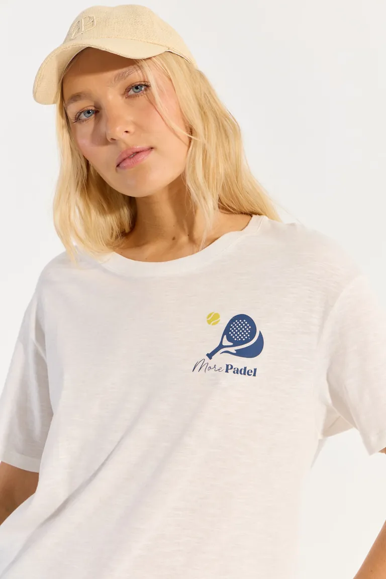 Remera blanca holgada de manga corta con logo y estampa en espalda para un estilo athleisure de Portsaid en Remeras para argentina