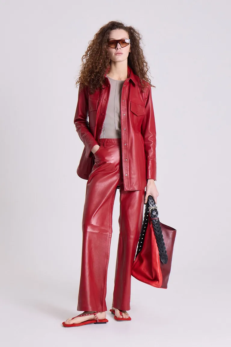 Camisa de cuero rojo con cartera y botones forrados de Maria Cher en Camisas para argentina