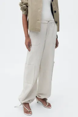 Pantalón cargo lino abullonado de Mango en Pantalones para argentina