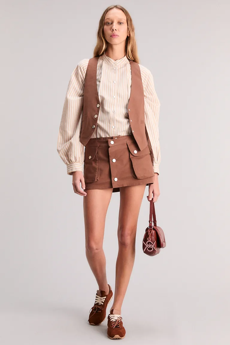 Falda mini de gabardina con broches metálicos y bolsillos amplios de Kosiuko en Faldas para argentina