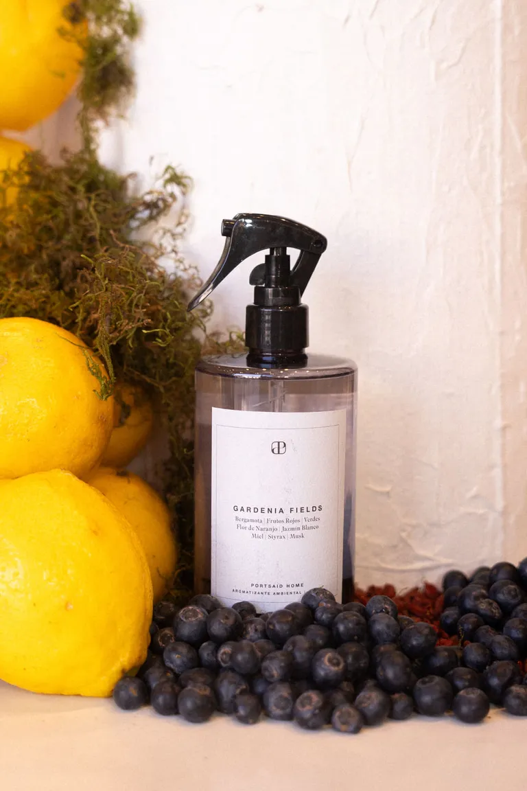 Rociador de hogar Gardenia Fields: una fragancia floral y cítrica que transporta a los campos de ensueño de Portsaid en Fragancias para argentina