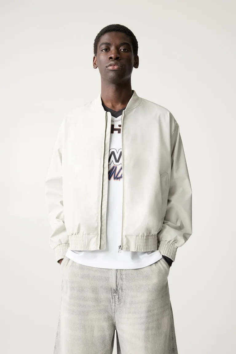 Campera bomber ligera de Pull&Bear en Abrigos y Camperas para argentina