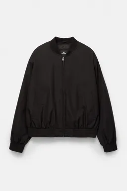 Campera bomber ligera de Pull&Bear en Abrigos y Camperas para argentina
