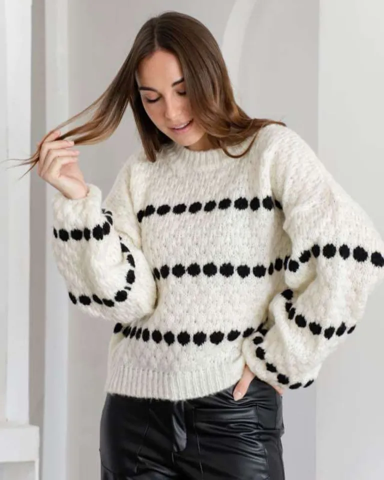 Suéter de tejido de punto blanco y negro con diseño de burbujas de Hesed en Buzos y Sweaters para argentina