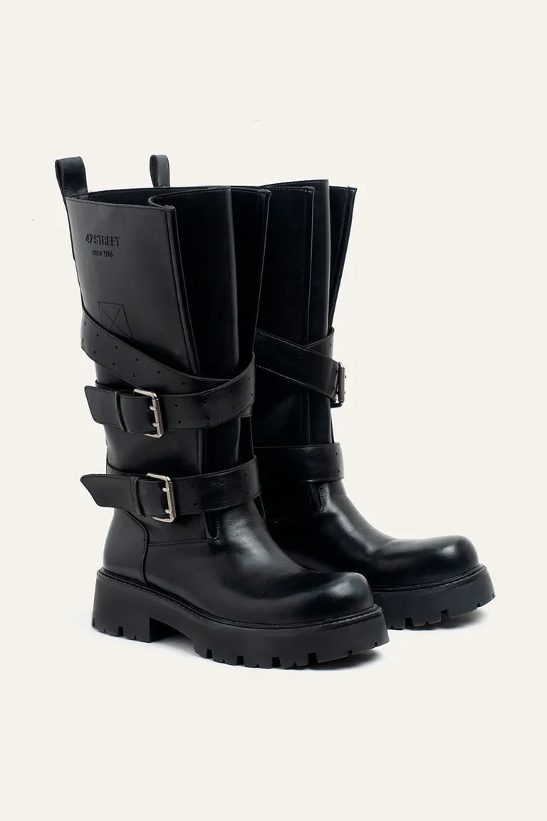 Bota de caña alta con hebillas metálicas ajustables y suela de plataforma tipo tractor de 47 Street en Botas y Botinetas para argentina