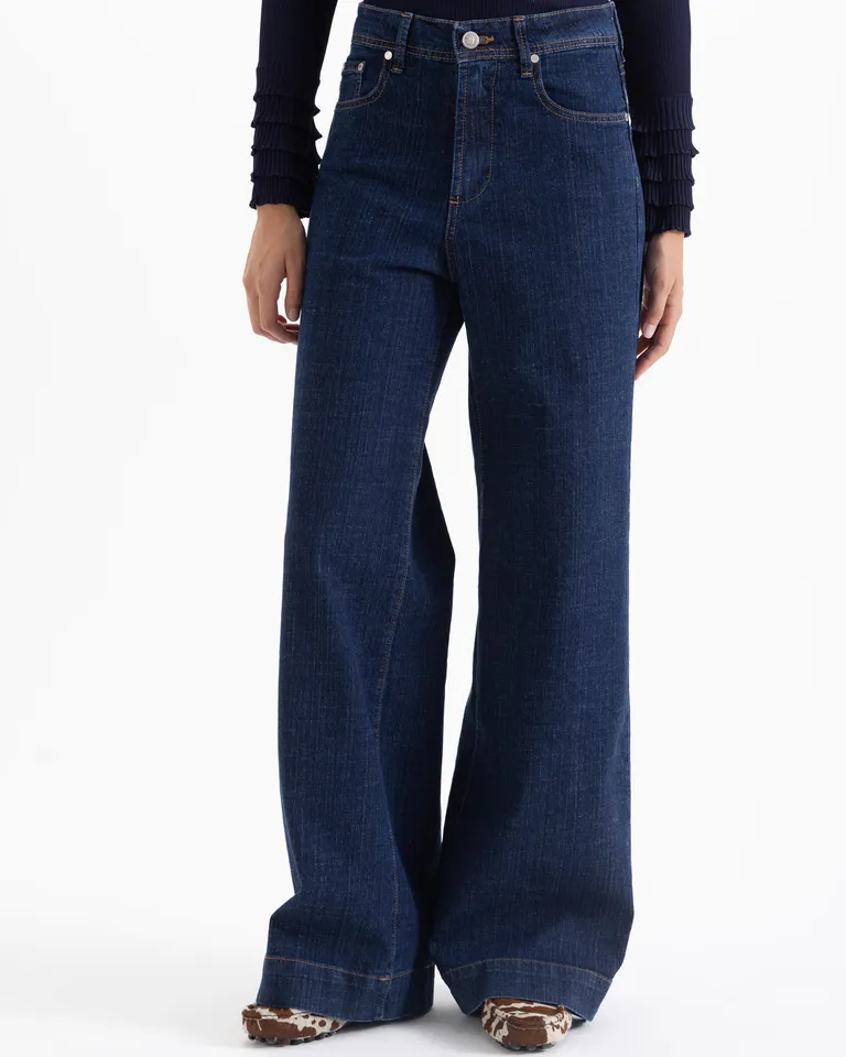 Pantalón de jean de pierna ancha con tiro medio y corte de silueta amplia de Jazmin Chebar en Pantalones para argentina