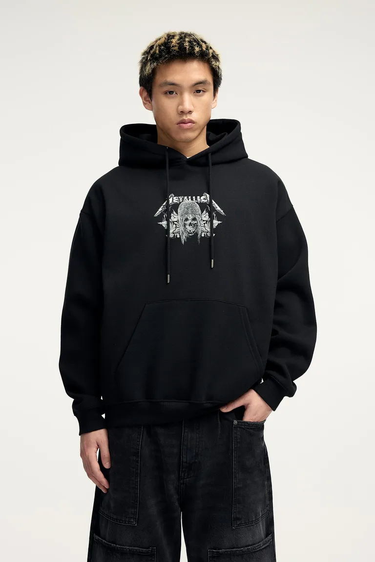 Sudadera capucha metallica calavera de Pull&Bear en Buzos y Sweaters para argentina