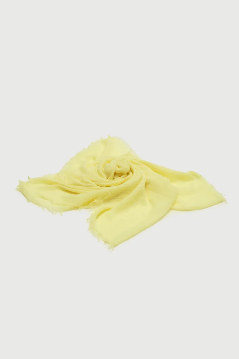 Chalina de efecto lavado en color amarillo, ideal para complementar tus atuendos de verano de Markova en Bufandas y Pañuelos para argentina