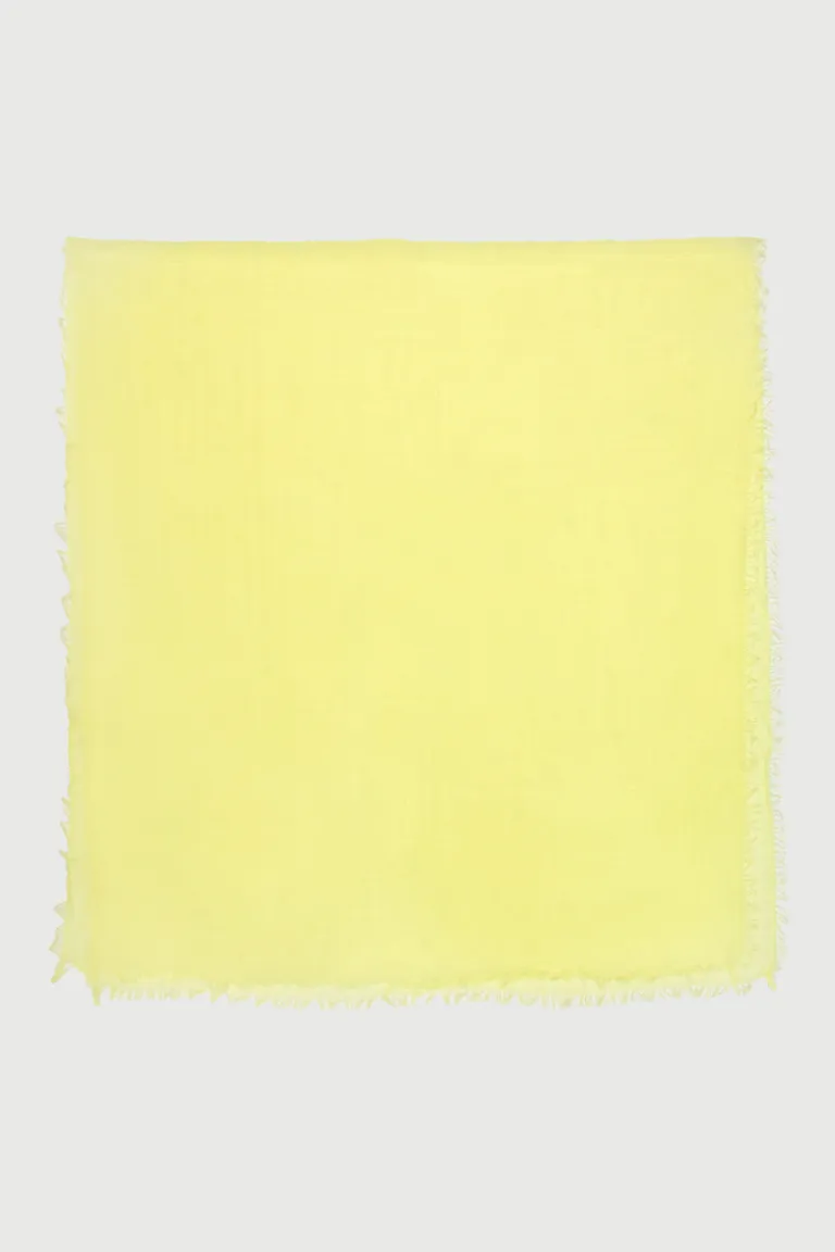 Chalina de efecto lavado en color amarillo, ideal para complementar tus atuendos de verano de Markova en Bufandas y Pañuelos para argentina