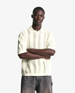 Polo texturado con calados de Bershka en Remeras y Polos para argentina