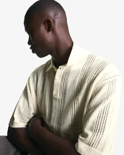 Polo texturado con calados de Bershka en Remeras y Polos para argentina