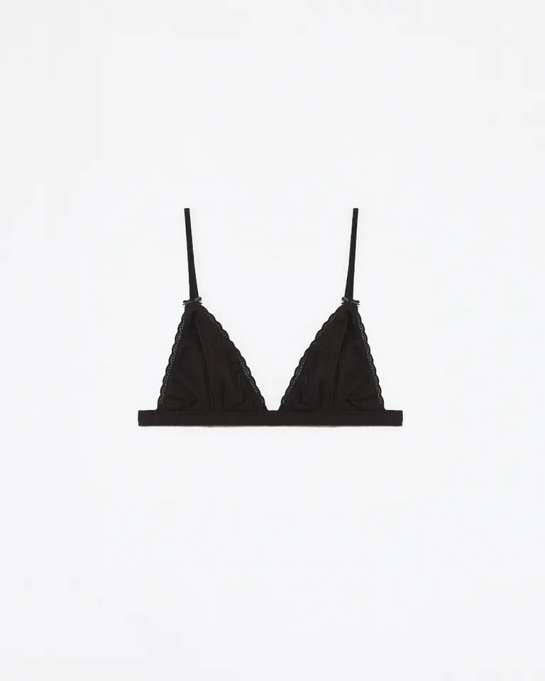 Corpiño triangular con encaje y lazo - Prenda de lencería femenina de estilo romántico de Ay Not Dead en Ropa Interior y Medias para argentina