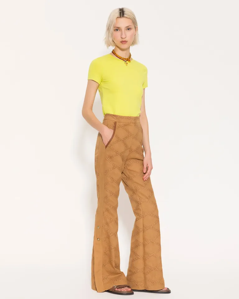 Pantalón Gatsby de broderie camel con diseño flare y detalles elegantes de Jazmin Chebar en Pantalones para argentina