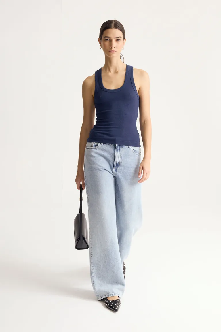 Remera de algodón con recortes en la espalda en color azul de Portsaid en Remeras para argentina