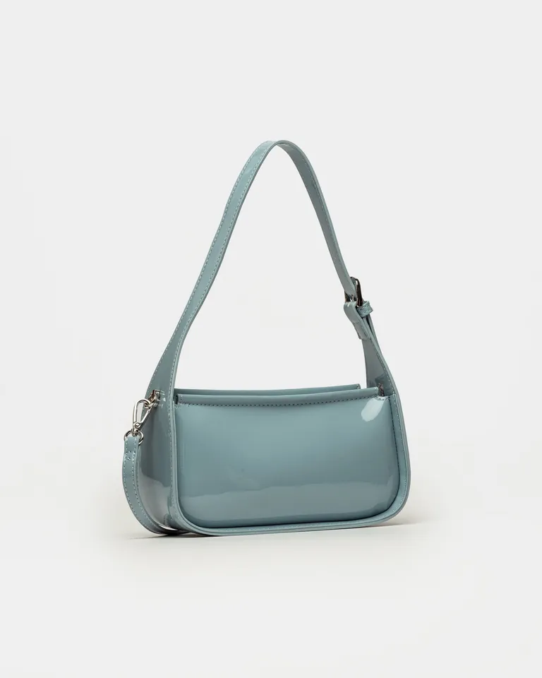 Cartera de hombro verde con efecto cuero charol, diseño sofisticado y versátil de Prüne en Bolsos y Carteras para argentina