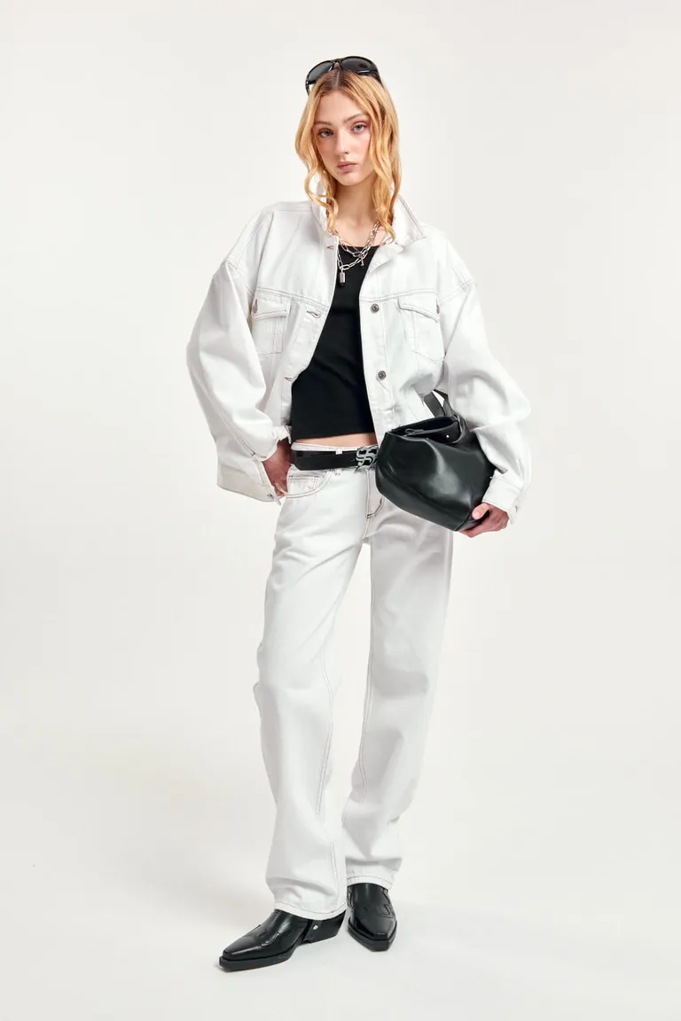 Chaqueta de jean blanca con detalles metálicos en baño cobre de 47 Street en Chaquetas para argentina