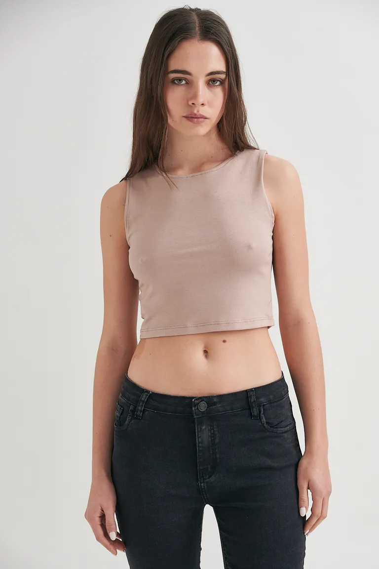 Top cloe sin mangas, un básico de tela jersey para un ajuste cómodo y versátil de Sweet en Tops para argentina