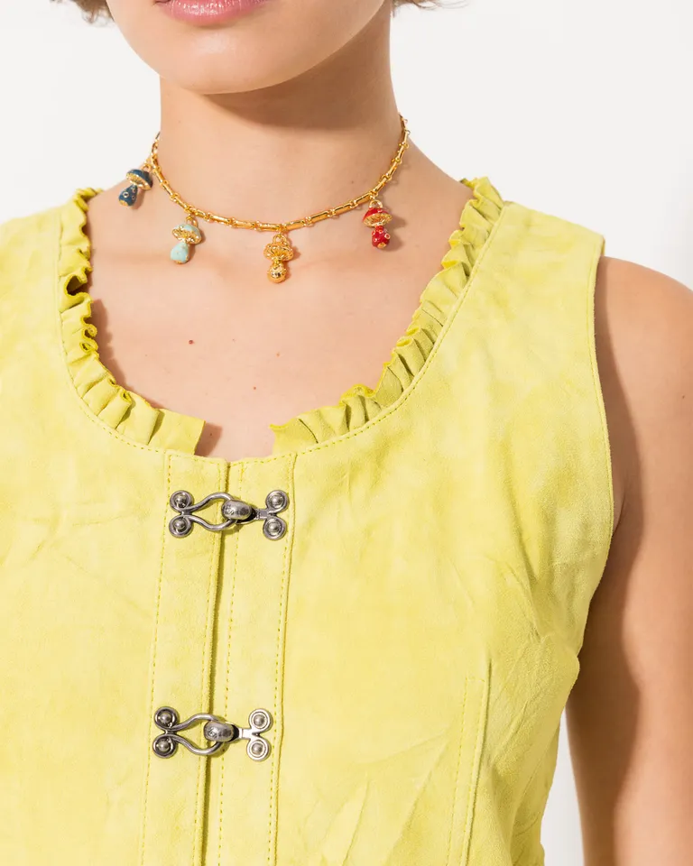 Collar regulable con dijes fungi colgantes y eslabones metálicos de Jazmin Chebar en Bijouterie para argentina