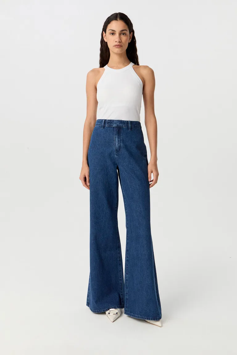 Pantalones de tiro alto con pierna ancha y lavado suavizado en estilo denim de Markova en Pantalones para argentina