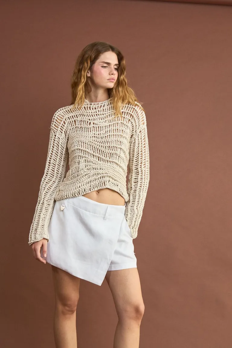 Falda corta de lino blanca con diseño elegante y versátil de Allo Martinez en Faldas para argentina