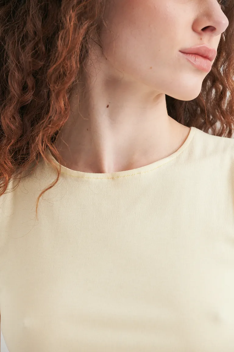 Top sin mangas en tela jersey elástica y cómoda, un básico indispensable en tu armario de Sweet en Tops para argentina