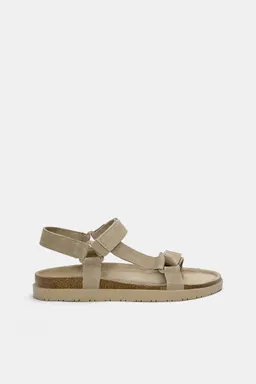 Sandalias tiras cuero de Pull&Bear en Sandalias y Ojotas para argentina