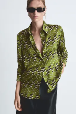 Camisa satinada estampada de Mango en Camisas para argentina