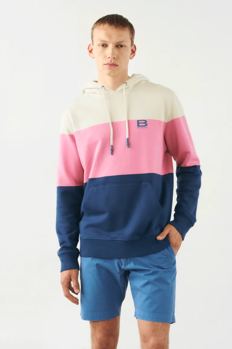 Hoodie rayado en tonos rosa, azul y blanco para hombre con diseño moderno y confortable de Bensimon en Buzos y Sweaters para argentina