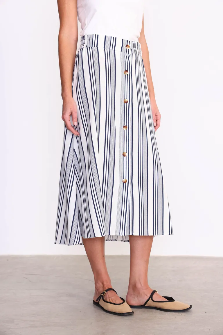 Falda midi de tiro alto con botones y diseño de rayas verticales en blanco y azul marino de Yagmour en Faldas para argentina
