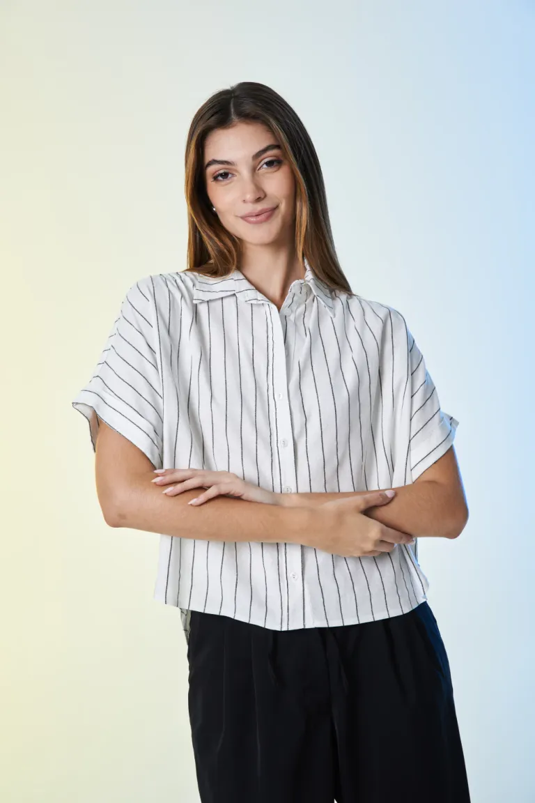 Elegante camisa de rayas de corte femenino para combinar en cualquier atuendo de Apricot en Camisas para argentina
