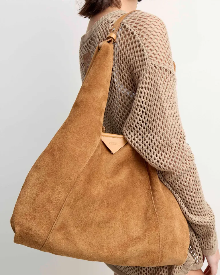 Bolso de gamuza marrón con asa superior - Práctico y elegante compañero de moda de Prüne en Bolsos y Carteras para argentina