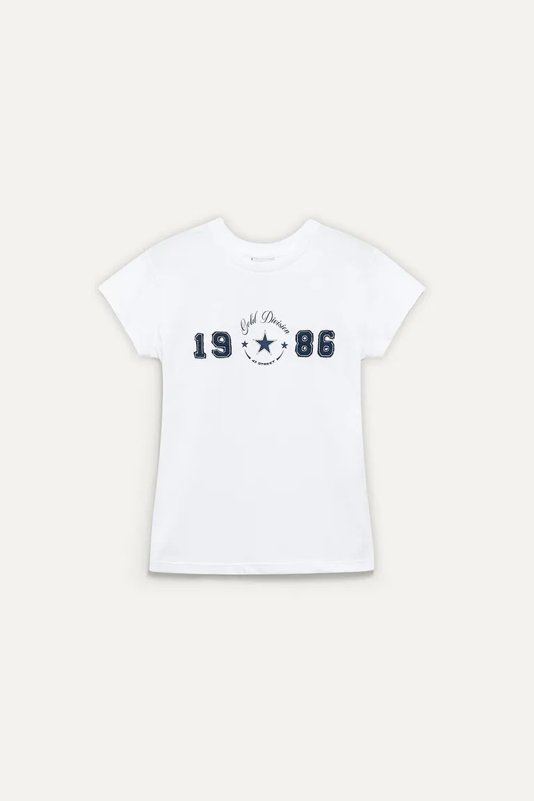 Remera de algodón blanca con estampado gráfico y detalles bordados de 47 Street en Remeras para argentina