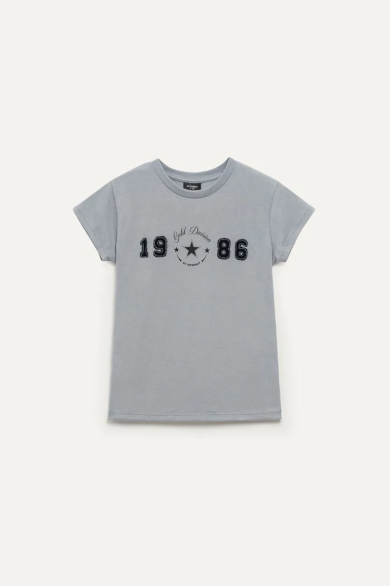 Remera de algodón blanca con estampado gráfico y detalles bordados de 47 Street en Remeras para argentina