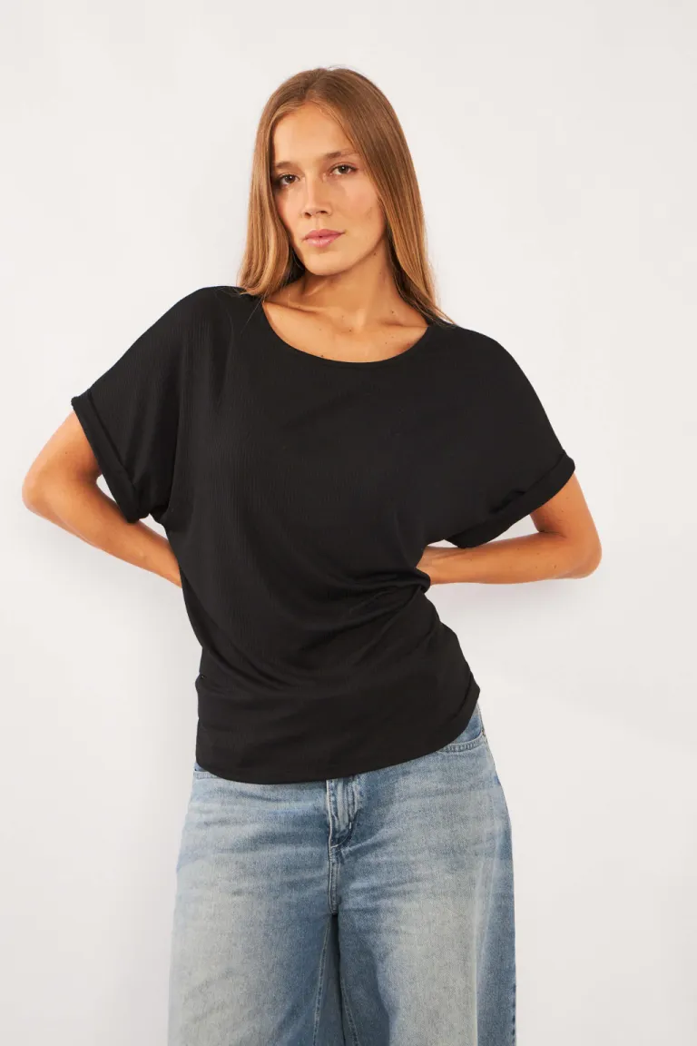 Remera de manga corta negra con detalles laterales para mujer de Belle en Remeras para argentina