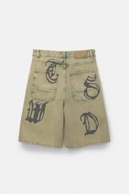 Bermuda vaquera letras stwd de Pull&Bear en Bermudas y Shorts para argentina