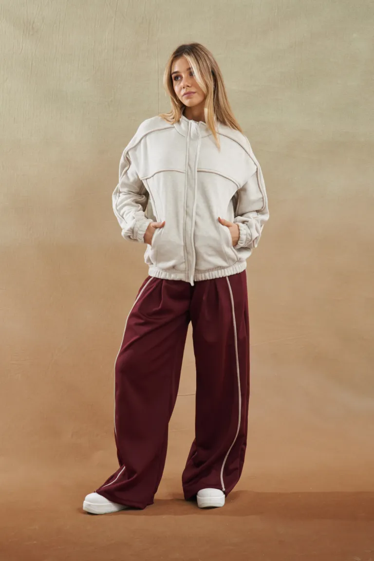 Elegante campera de diseño moderno y atemporal para mujer de Apricot en Buzos y Sweaters para argentina