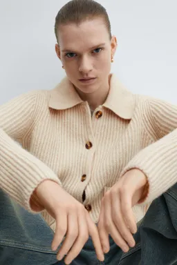 Cárdigan cuello bolsillos de Mango en Buzos y Sweaters para argentina