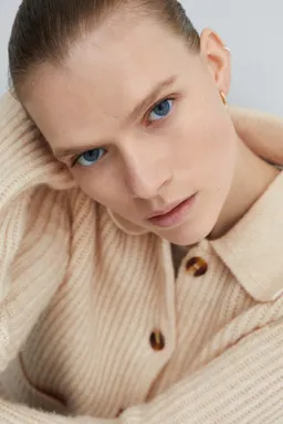 Cárdigan cuello bolsillos de Mango en Buzos y Sweaters para argentina