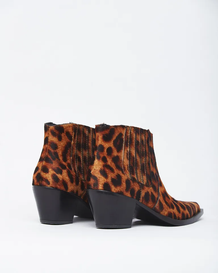Botineta de caña baja con diseño animal print de Wanama en Botas y Botinetas para argentina