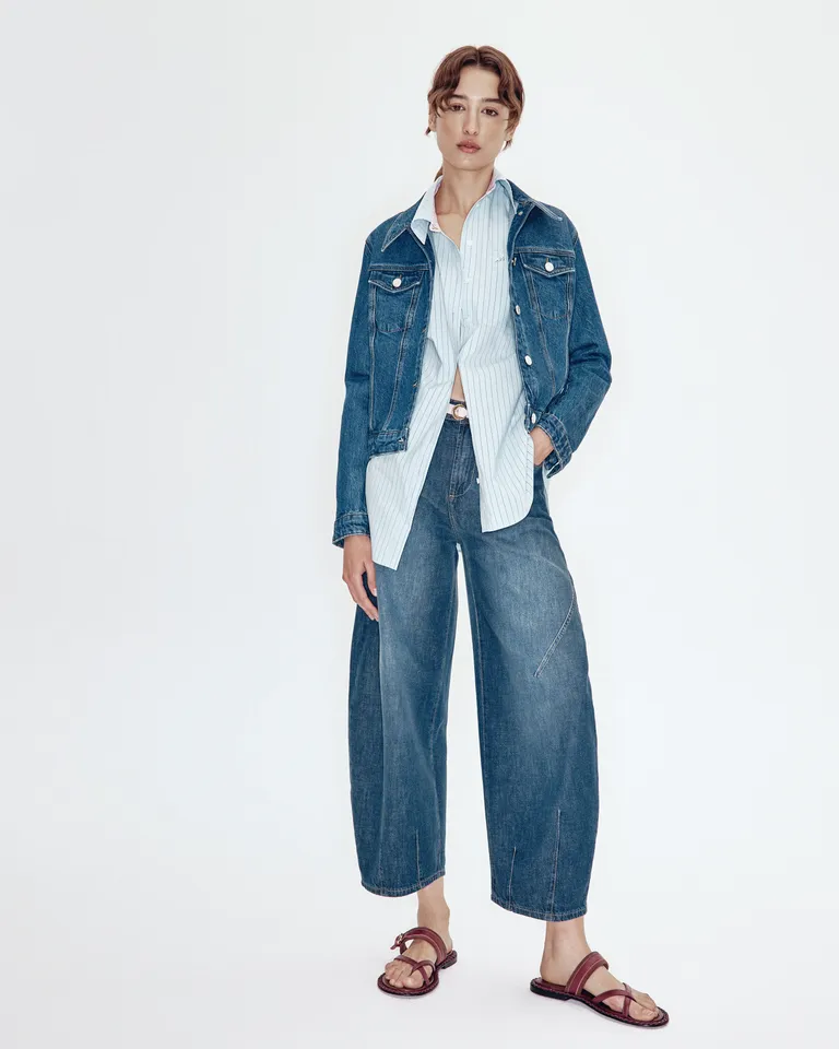 Pantalones vaqueros de corte holgado y tiro medio para un look desenfadado y elegante de Jazmin Chebar en Pantalones para argentina