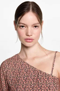 Blusa asimétrica estampada de Mango Teen en Blusas para argentina
