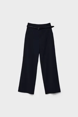 Pantalón vestir recto fluido cinturón de Stradivarius en Pantalones para argentina