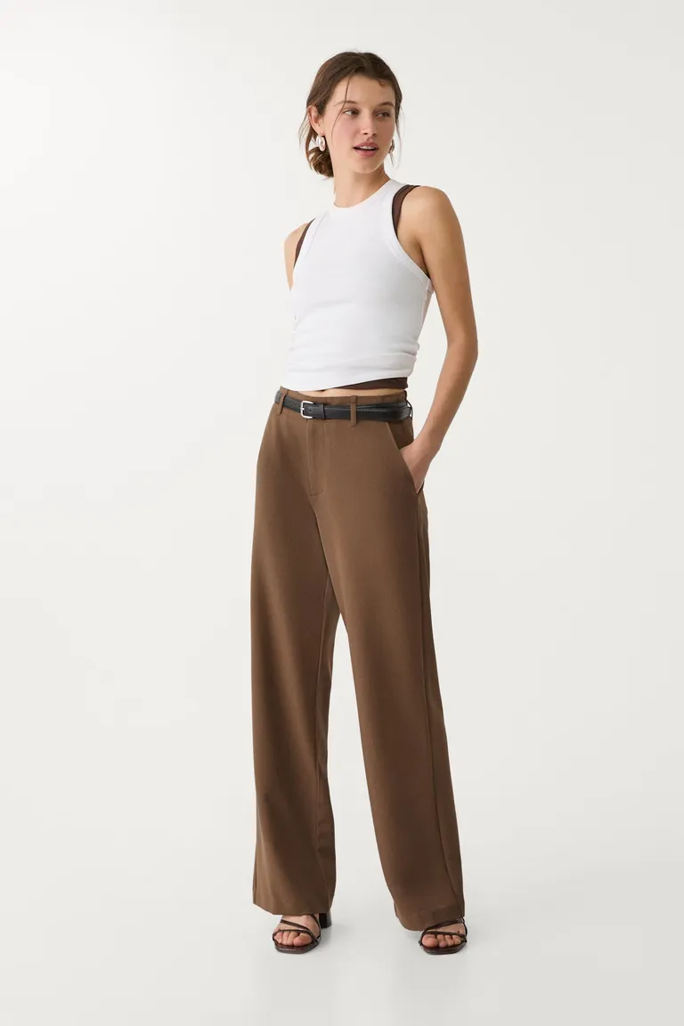 Pantalón vestir recto fluido cinturón de Stradivarius en Pantalones para argentina