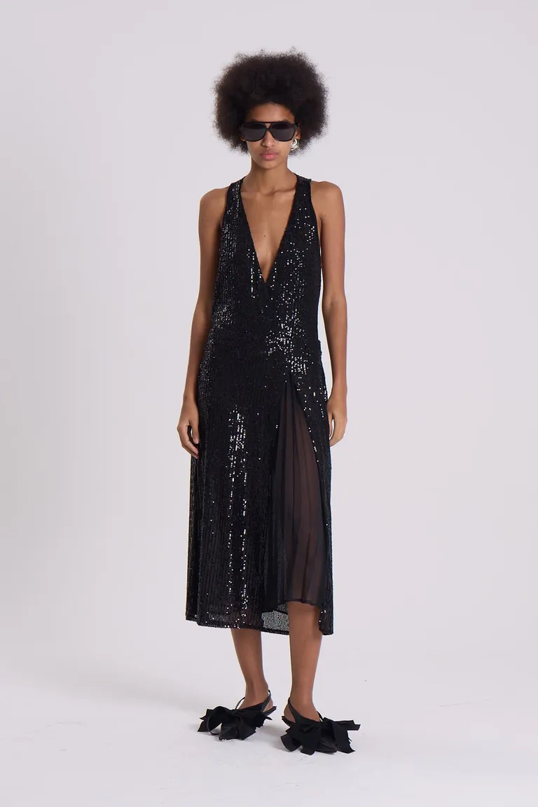 Elegante falda midi negra bordada en paillettes con tajo lateral y panel de gasa translúcida de Maria Cher en Faldas para argentina