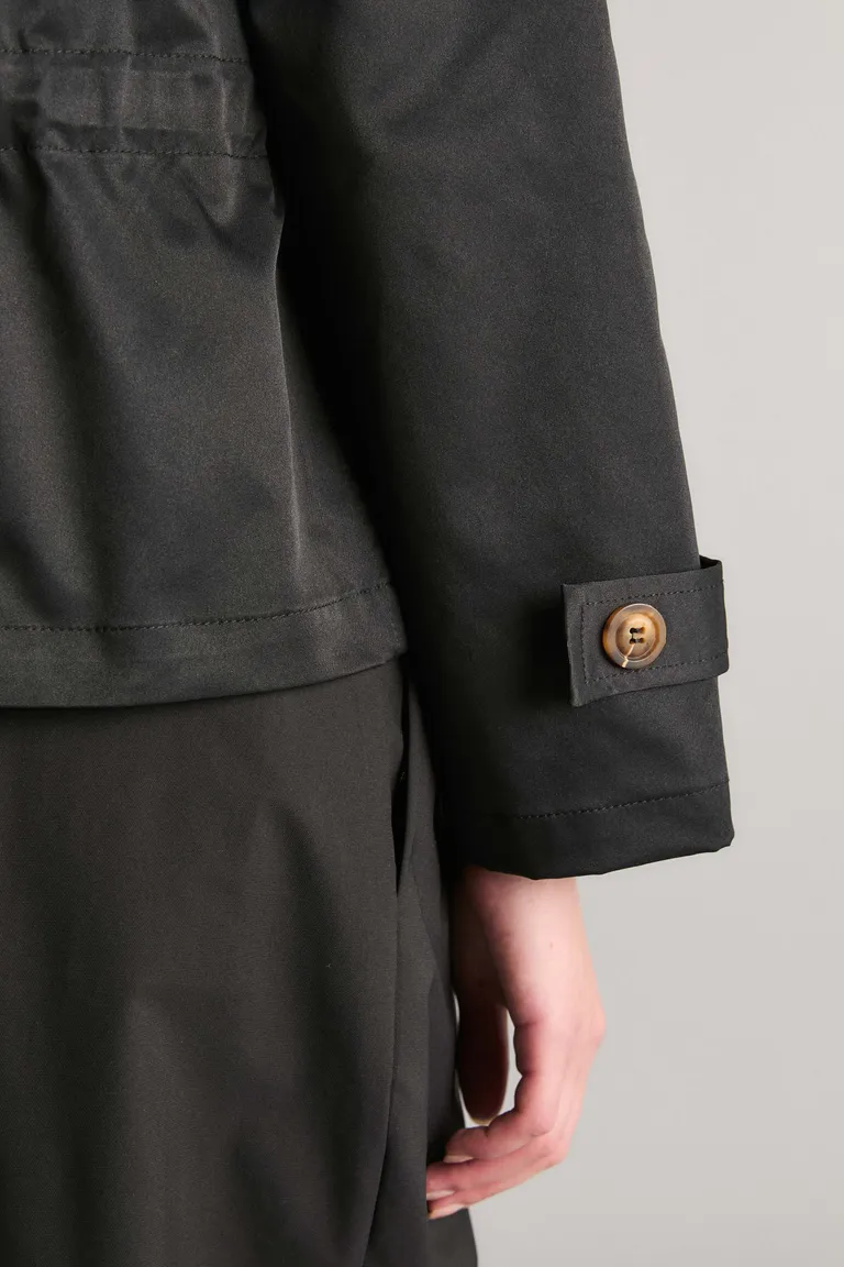 Chaqueta de Mujer de Corte Regular con Cuello Alto y Cintura Ajustable de Kosiuko en Chaquetas para argentina