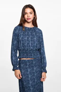 Blusa estampada con frunces de Mango Teen en Blusas para argentina